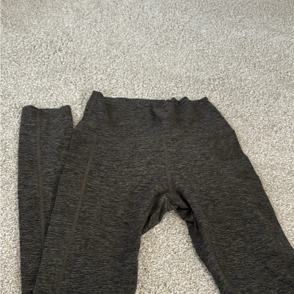 Aerie M hugger green pocket leggings